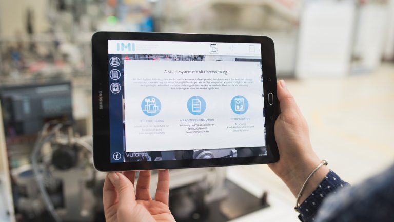 Digitale Assistenzsysteme in der KMU-Sprechstunde IMI Touchpad in Fabrik