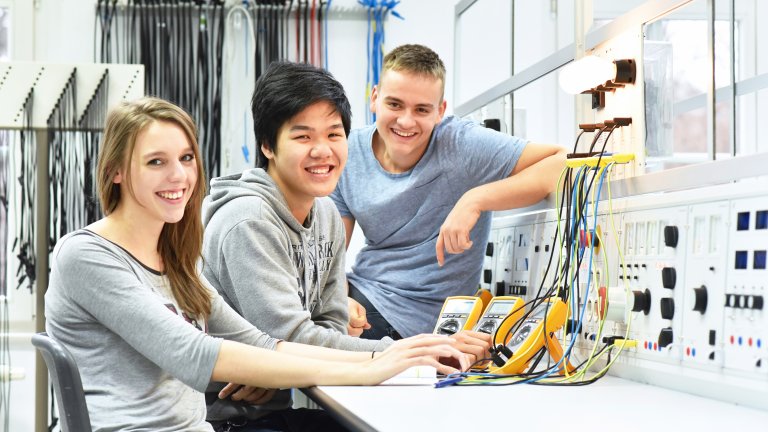 Auszubildende Elektronik